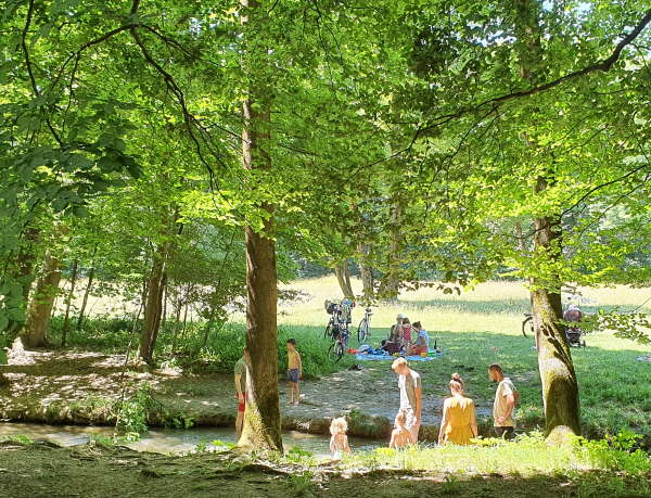 Baden im Englischen Garten mit Kindern
