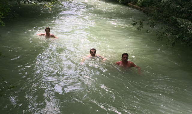 Schwimmen im Eisbach